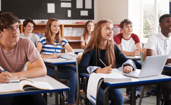 students are listening to teachers 